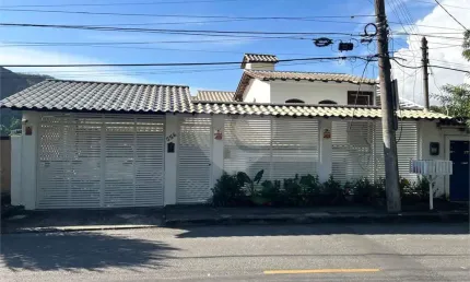 Casa com 3 quartos à venda na Rua Mário Joaquim Santana, São Francisco, Niterói