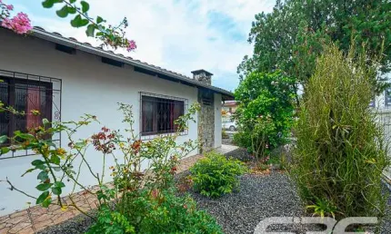 Casa com 4 quartos à venda na Valença, 81, Guanabara, Joinville