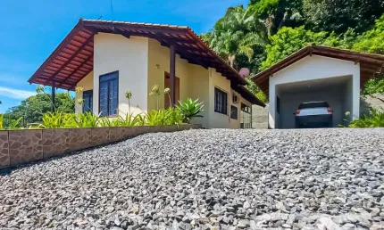 Casa com 3 quartos à venda na Rua Papa João XXIII, 328, Iririú, Joinville