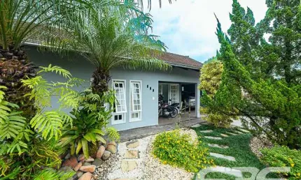 Casa com 3 quartos à venda na Rua Minas Gerais, 115, Nova Brasília, Joinville