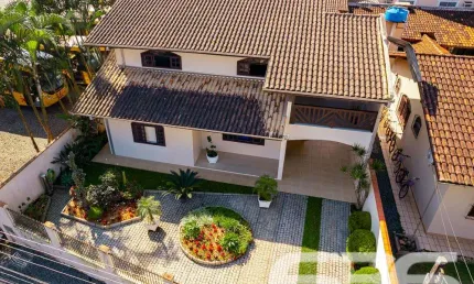 Casa com 4 quartos à venda na Rua Santa Catarina, 95, Santa Catarina, Joinville