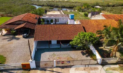 Casa com 3 quartos à venda na Perequê, 280, Pinheiros, Balneário Barra do Sul