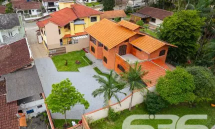 Casa com 5 quartos à venda na Rua Alexandre Schlemm, 784, Anita Garibaldi, Joinville