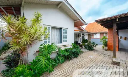 Casa com 3 quartos à venda na Rua Alexandre Schlemm, 60, Anita Garibaldi, Joinville