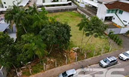Terreno à venda na Rua Papa João XXIII, 648, Iririú, Joinville