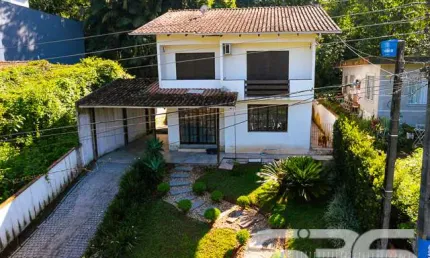 Casa com 3 quartos à venda na Albano Schimdt, 40, Boa Vista, Joinville