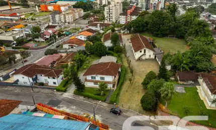 Terreno à venda na Rua Quinze de Novembro, 53, Glória, Joinville