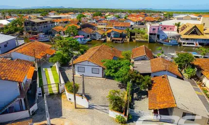 Casa com 2 quartos à venda na Amândio Cabral, 72, Centro, Balneário Barra do Sul