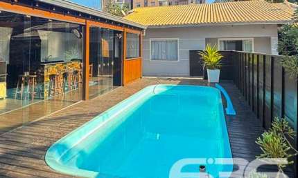 Casa com 3 quartos à venda na Rua Papa João XXIII, 47, Iririú, Joinville