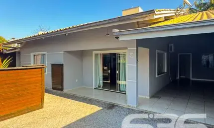 Casa com 3 quartos à venda na Rua Papa João XXIII, 47, Iririú, Joinville
