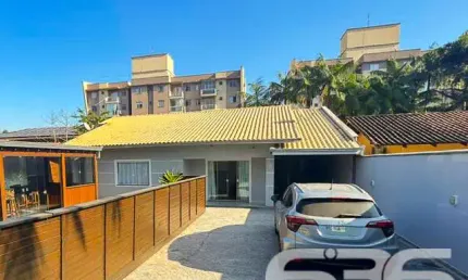 Casa com 3 quartos à venda na Rua Papa João XXIII, 47, Iririú, Joinville