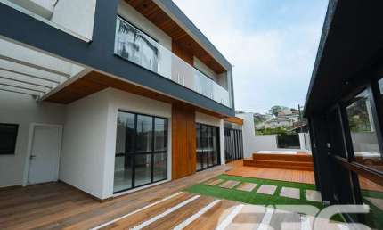 Casa com 3 quartos à venda na Rua Santa Catarina, 231, Floresta, Joinville