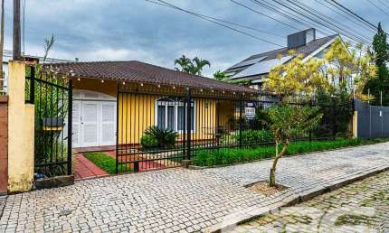 Casa com 3 quartos à venda na Pastor Guilherme Raú, 53, Saguaçu, Joinville