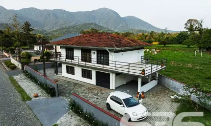 Casa com 6 quartos à venda na Olávo Bilac, 610, Pirabeiraba, Joinville