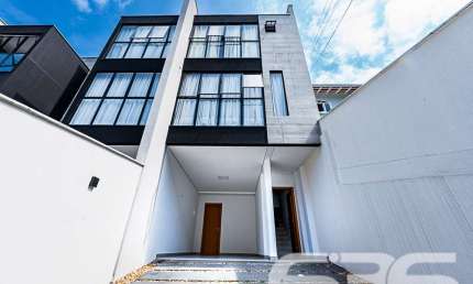 Casa com 3 quartos à venda na Rua Papa João XXIII, 203, Iririú, Joinville