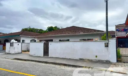 Casa com 3 quartos à venda na Rua Papa João XXIII, 478, Iririú, Joinville