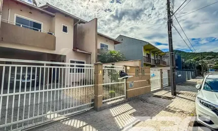 Casa com 3 quartos à venda na Albano Schimdt, 232, Boa Vista, Joinville