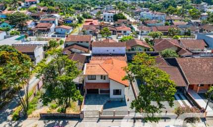 Casa com 4 quartos à venda na Avenida Paulo Schroeder, 2175, Petrópolis, Joinville