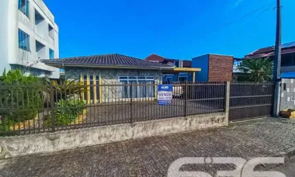 Casa com 3 quartos à venda na Rua Papa João XXIII, 474, Iririú, Joinville