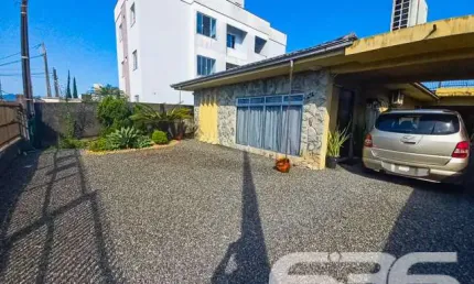 Casa com 3 quartos à venda na Rua Papa João XXIII, 474, Iririú, Joinville