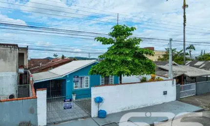 Casa com 3 quartos à venda na Benício Felipe Da Silva, 266, Adhemar Garcia, Joinville