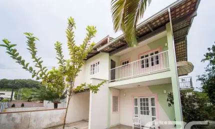 Casa com 3 quartos à venda na Rua Almirante Jaceguay, 10, Santo Antônio, Joinville
