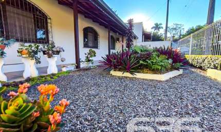 Casa com 3 quartos à venda na Avenida Paulo Schroeder, 5, Petrópolis, Joinville