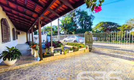 Casa com 3 quartos à venda na Avenida Paulo Schroeder, 5, Petrópolis, Joinville