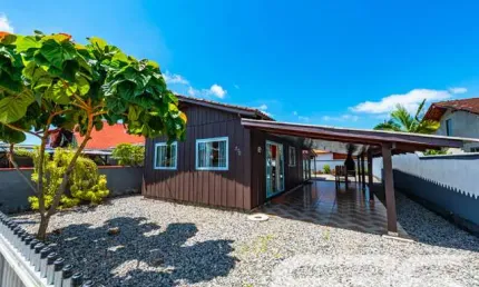 Casa com 2 quartos à venda na Perequê, 375, Pinheiros, Balneário Barra do Sul