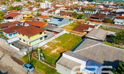 Terreno à venda na Rua Miosotes, 214, Fátima, Joinville