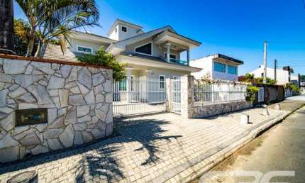 Casa com 3 quartos à venda na Rua Papa João XXIII, 138, Iririú, Joinville