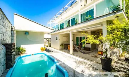 Casa com 3 quartos à venda na Rua Papa João XXIII, 138, Iririú, Joinville