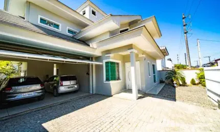 Casa com 3 quartos à venda na Rua Papa João XXIII, 138, Iririú, Joinville