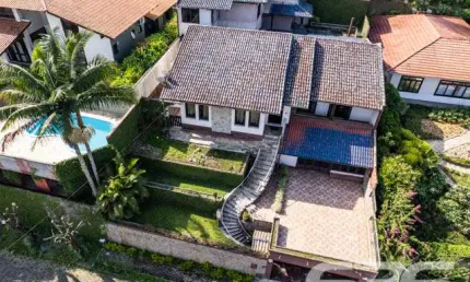 Casa com 4 quartos à venda na Rua Tenente Antônio João, 31, Bom Retiro, Joinville