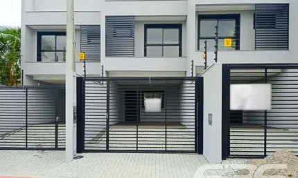 Casa com 3 quartos à venda na Albano Schimdt, 38, Boa Vista, Joinville