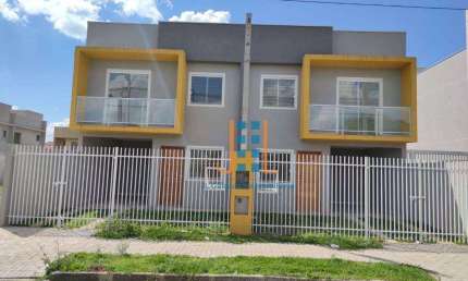Sobrado com três quartos frente pra rua no Votória Régoa -  CIC