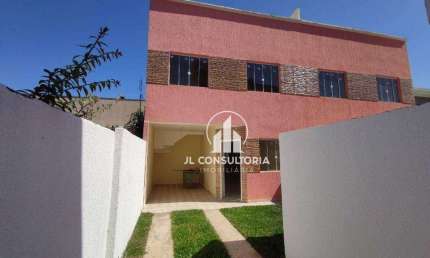 Sobrado com três quartos/suíte espaço de terreno nos fundos e terraço