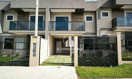 Sobrado alto padrão com três quartos sendo uma suíte com closet e sacada
