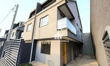 Sobrado no Alto Boqueirão com 04 quartos sendo uma suíte