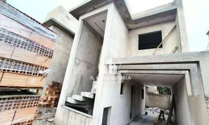 Sobrado frente Rua prox. ao CT do Athletico no Sitio Cercado
