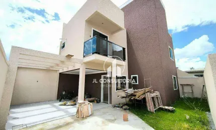Sobrado no Xaxim com três quartos/suíte e terraço amplo espaço de terreno