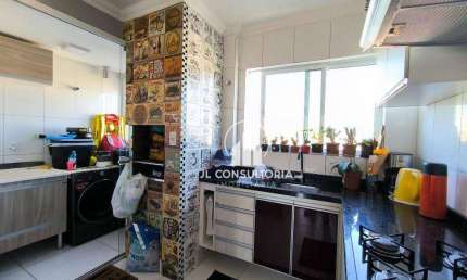 Apartamento semi mobiliado no Boneca do Iguaçu - SJP