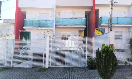 Sobrado no Umbará com três quartos sendo  uma suíte