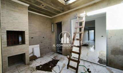 Sobrado no Tatuquara com três quartos churrasqueira e ótimo padrão de acabamento