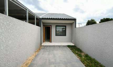 Casa no Tatuquara com ótimo padrão de acabamento, casa com dois quartos