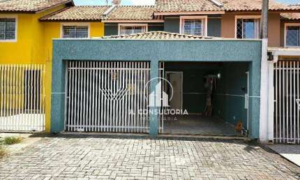 Sobrado mobiliado no Alto Boqueirão com três quartos e ótimo padrão de acabamento