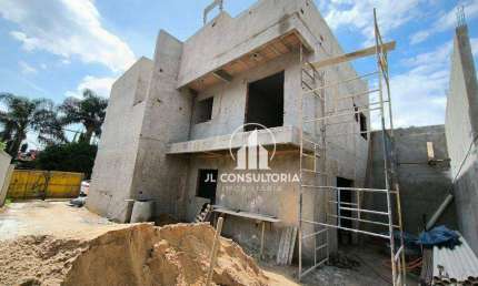Sobrado com três quartos - terraço e ótimo padrão de acabamento no Alto Boqueirão