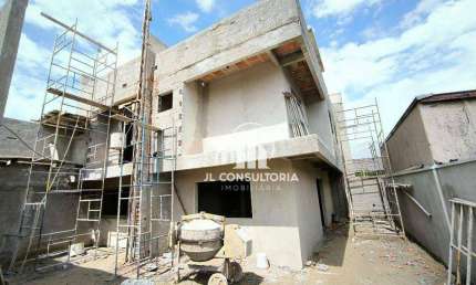 Sobrado no Alto Boqueirão com três quartos/suíte e terraço