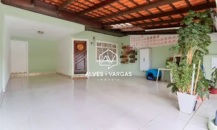 Casa com 3 quartos à venda na Rua Louis Esquier, 171, Uberaba, Curitiba por R$ 629.000