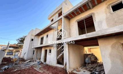 Casa em condomínio fechado com 3 quartos à venda na Rua Desembargador Arthur Leme, 176, Bacacheri, Curitiba por R$ 1.050.000